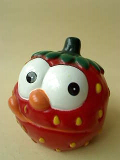 sk-r-606c_rubber_strawberry_pencil_sharpener